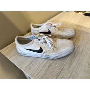Men’s Nike shoes